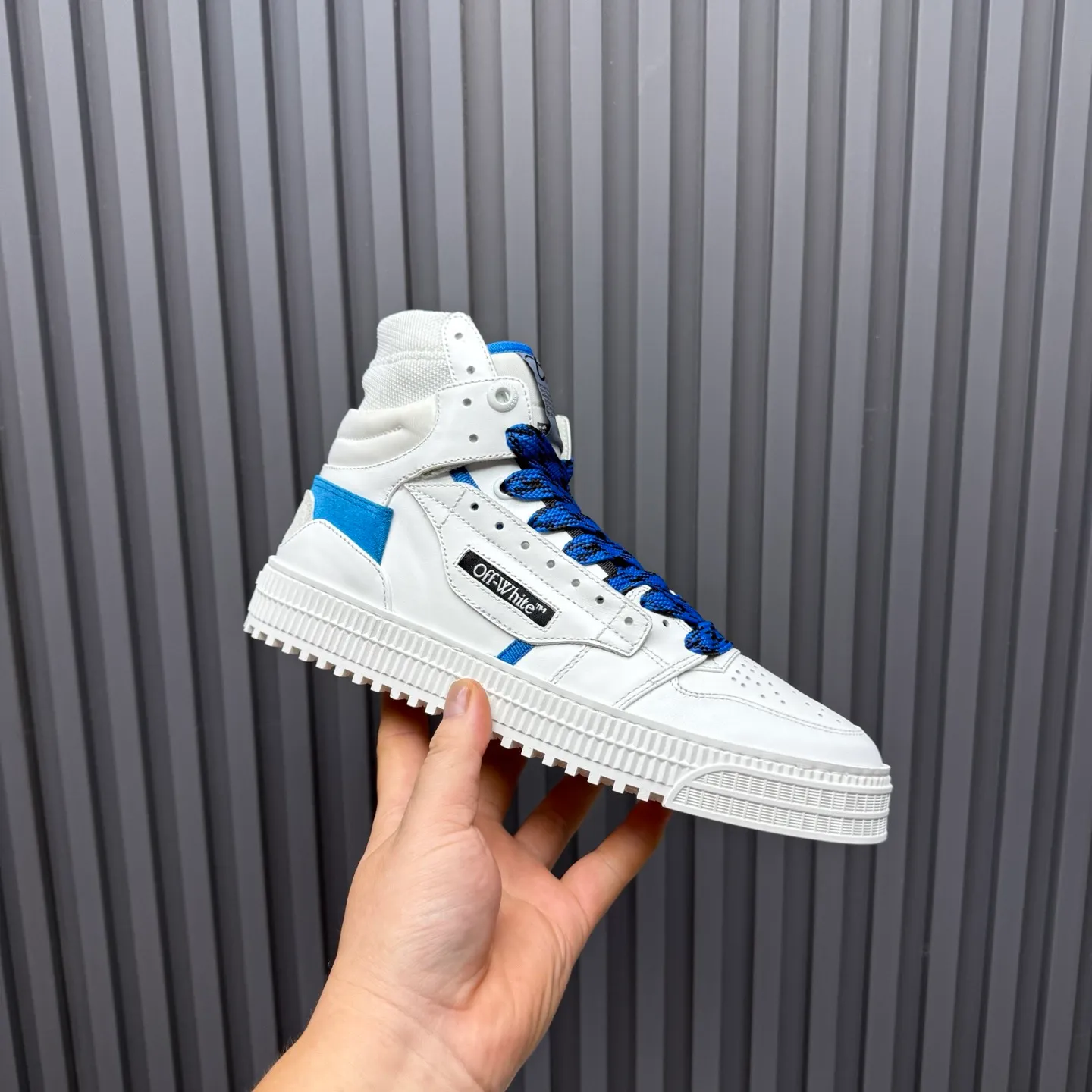 Men's shoes💰740 OFF WHITE ⚡️Couple style⚡️The latest spring style street casual shoes, released with the highest quality version on the market👊Series original mold opening, original lasting, production technology 1:1 original version➰🔜The best choice for more and more celebrities and Internet celebrities🔸In the classics Changes in the code🔸Innovate in the trend🔸Strive to break away from the shackles of bad street design🔝Although he is not the originator of fashion design, he is definitely a shining dark horse in avant-garde design🐴🆙Do not follow the trend🔅Not universal beauty🔅 Fabric💯First-layer cowhide Lining💯Imported skin-friendly and environmentally friendly polyester mesh Foot pads💯Original molded high-elastic environmentally friendly molding pads Midsole💯Made with original last-last technology Outsole💯Rubber outsole Packaging💯Official website synchronizes full set of packaging (brand wrapping paper, brand certificate, brand cloth bag) Code numbers 35-44, 45 46 Customized